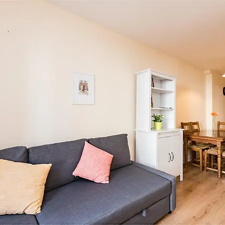 Capel Apartment *