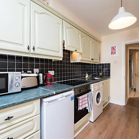 Capel Apartment *